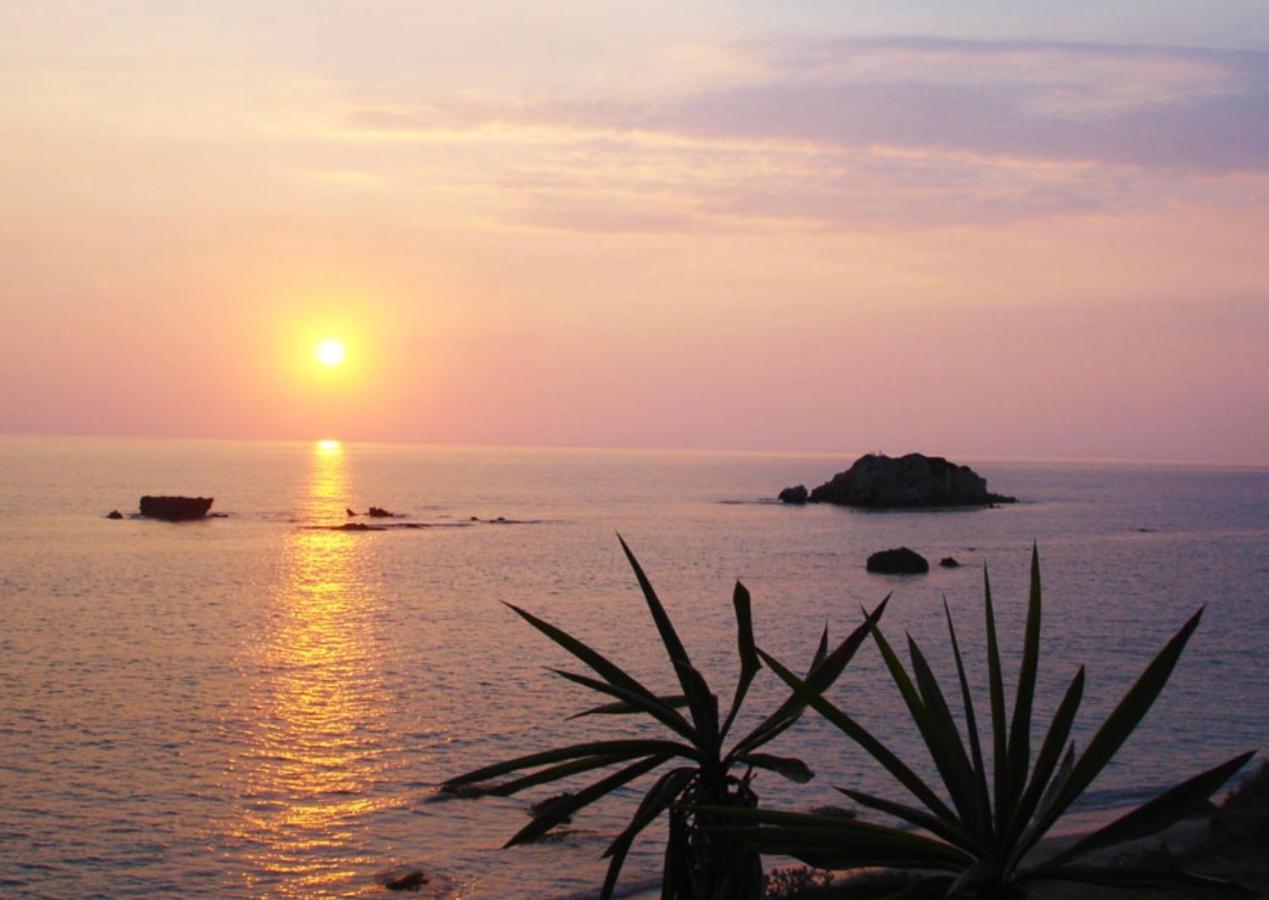 Stefanias Prasoudi Beach Ágios Matthaíos Exterior foto