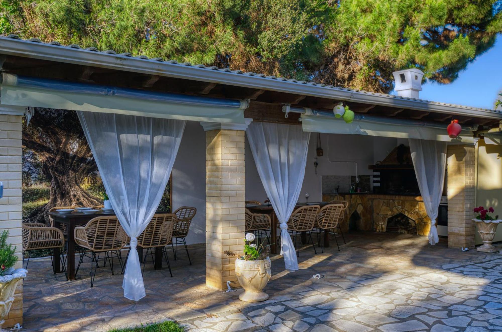 Stefanias Prasoudi Beach Ágios Matthaíos Exterior foto